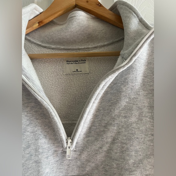 Abercrombie cropped sweatshirt - Picture 2 of 5